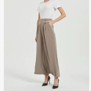 NWOT Elegant Women's Wide-Leg Pants in Tan